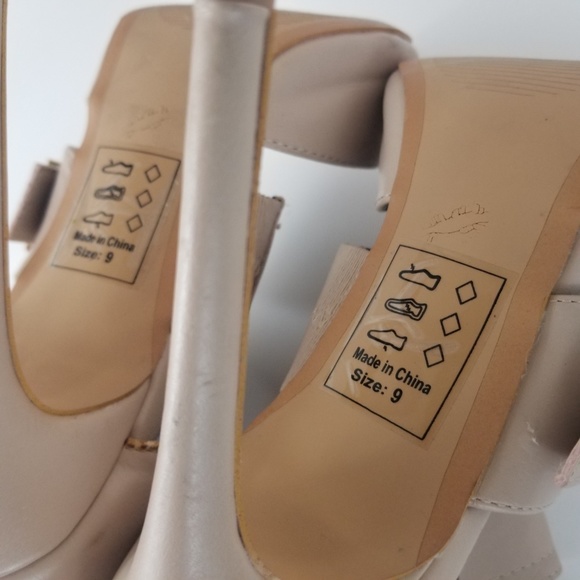 SOLD 💫 Shoe Republic LA Nude High Heels 9 - Picture 6 of 8